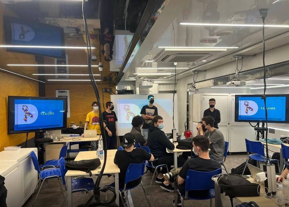 HackaTruck MakerSpace chega à UFPA com capacitação gratuita em tecnologias Apple e IoT